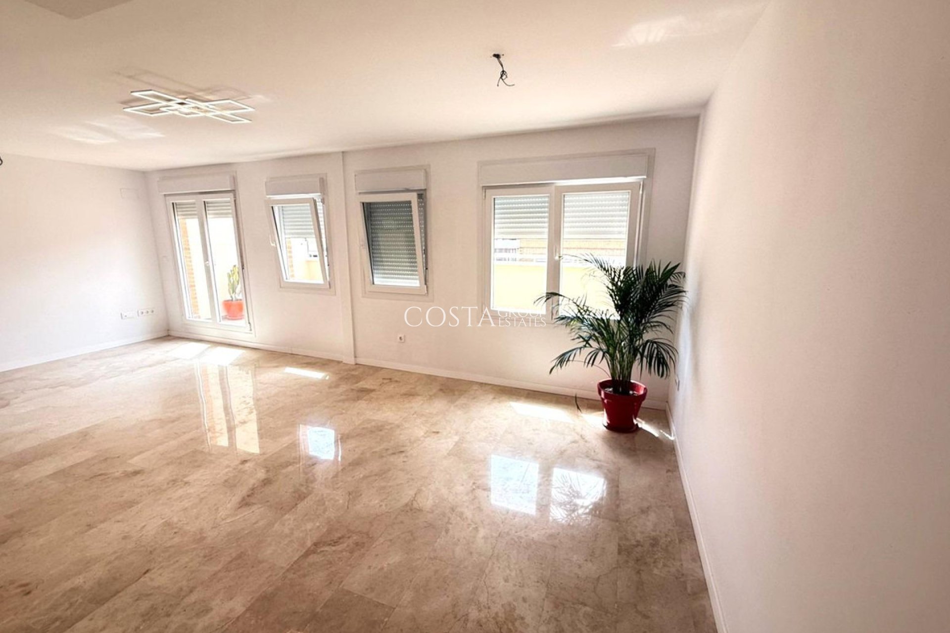 Herverkoop - Apartments -
Alicante - Alicante Centro