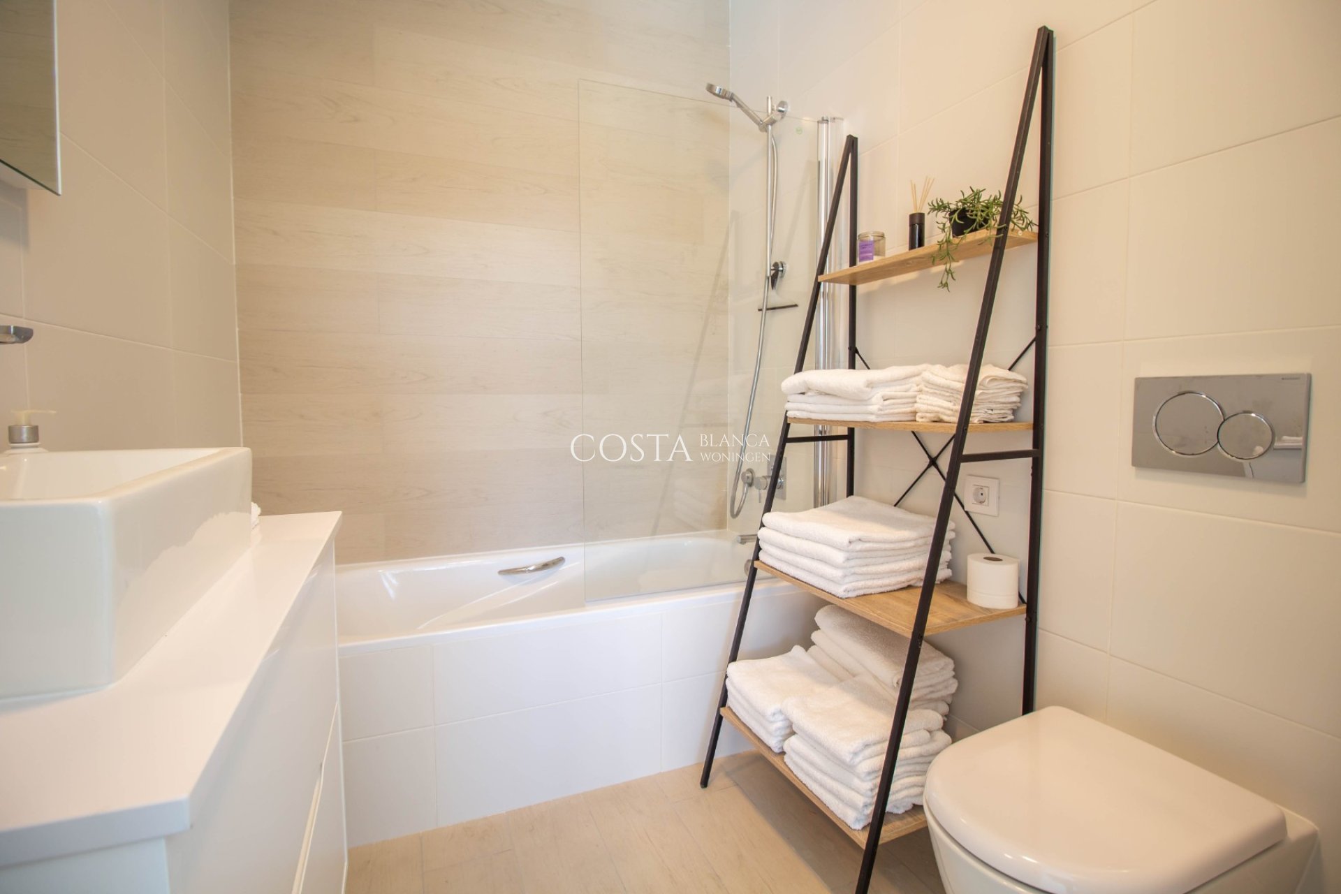 Herverkoop - Apartments -
Las Colinas Golf Resort - Las Colinas golf