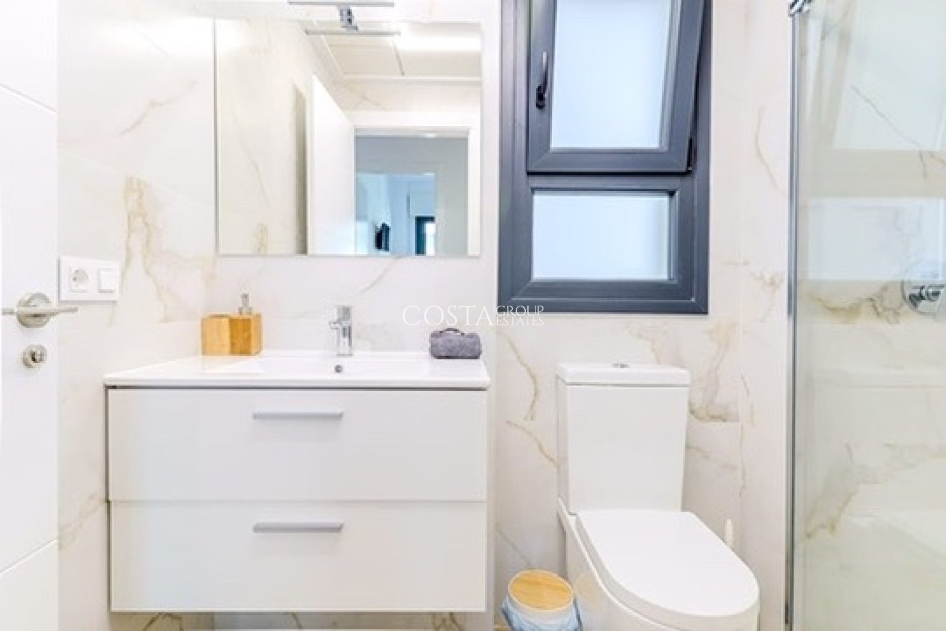 Herverkoop - Apartments -
 - Las Filipinas