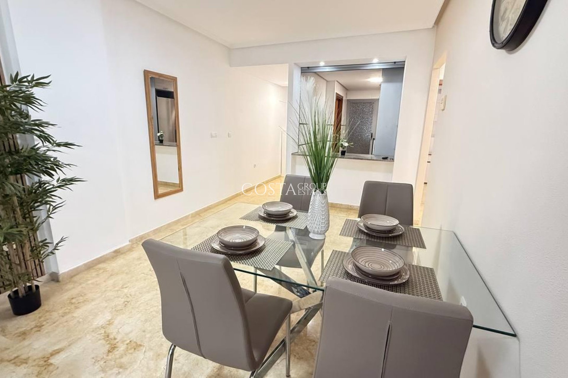 Herverkoop - Apartments -
Torrevieja - Torrevieja Centro