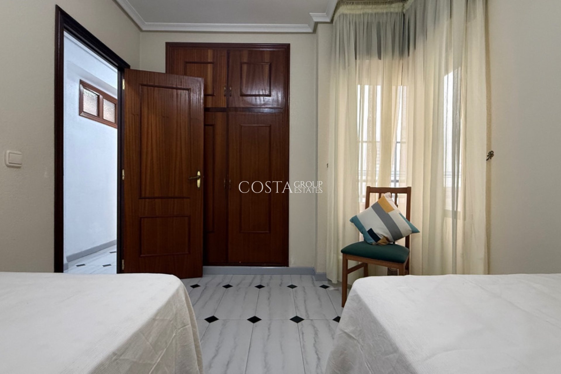 Herverkoop - Apartments -
Torrevieja - Torrevieja Centro