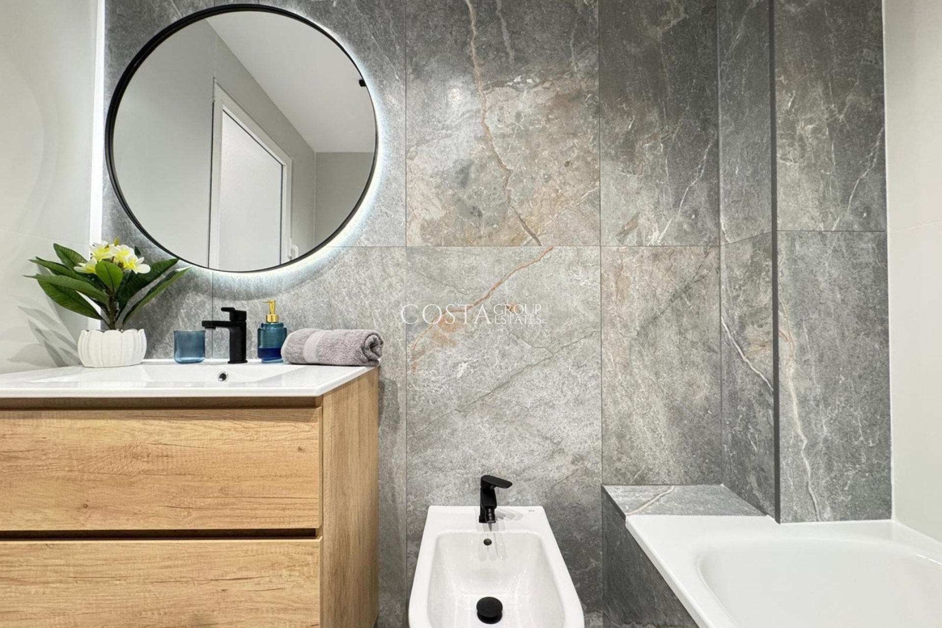 Herverkoop - Apartments -
Torrevieja - Torrevieja Centro