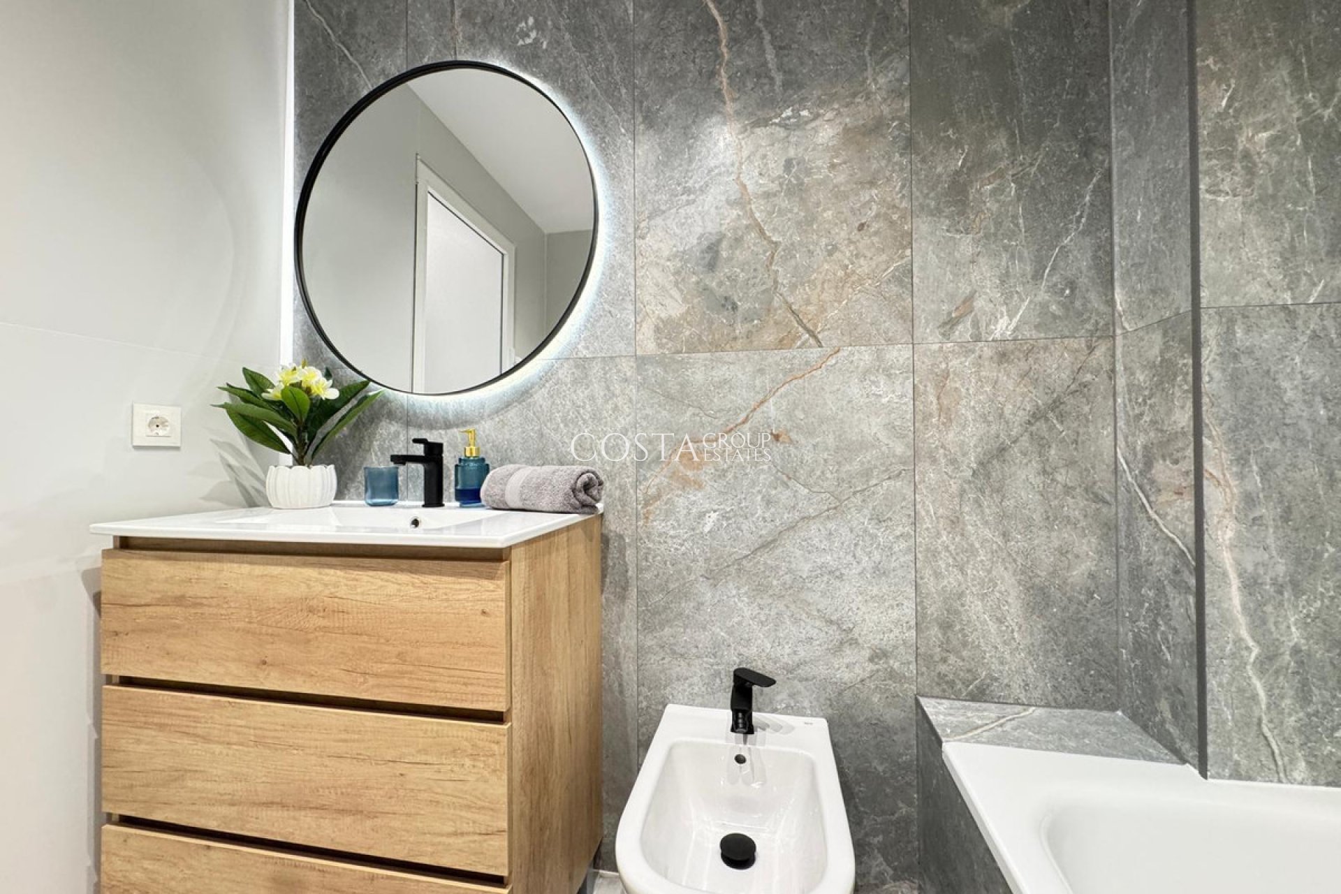 Herverkoop - Apartments -
Torrevieja - Torrevieja Centro