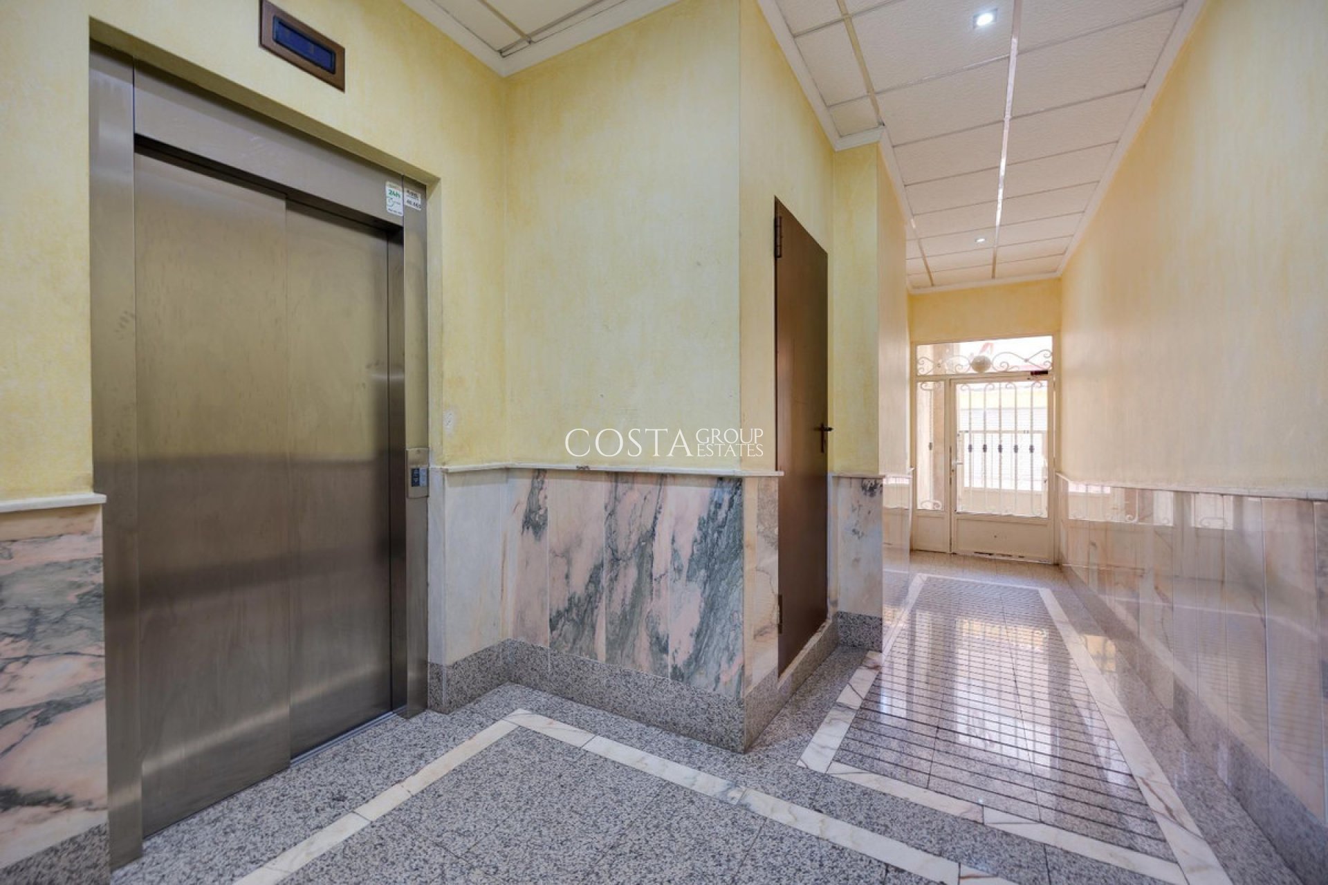 Herverkoop - Apartments -
Torrevieja - Torrevieja Centro