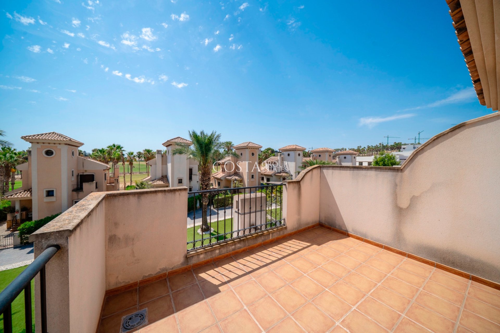 Herverkoop - Huis -
Algorfa