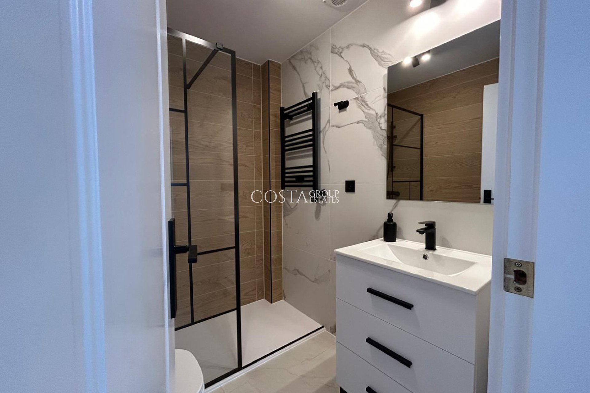 Herverkoop - Huis -
Orihuela Costa - La Florida