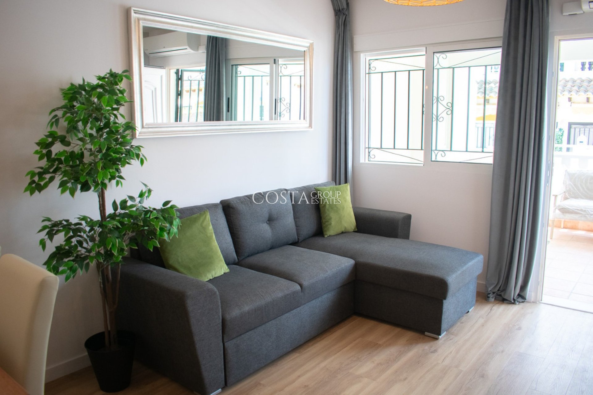 Herverkoop - Huis -
Orihuela Costa - Punta Prima