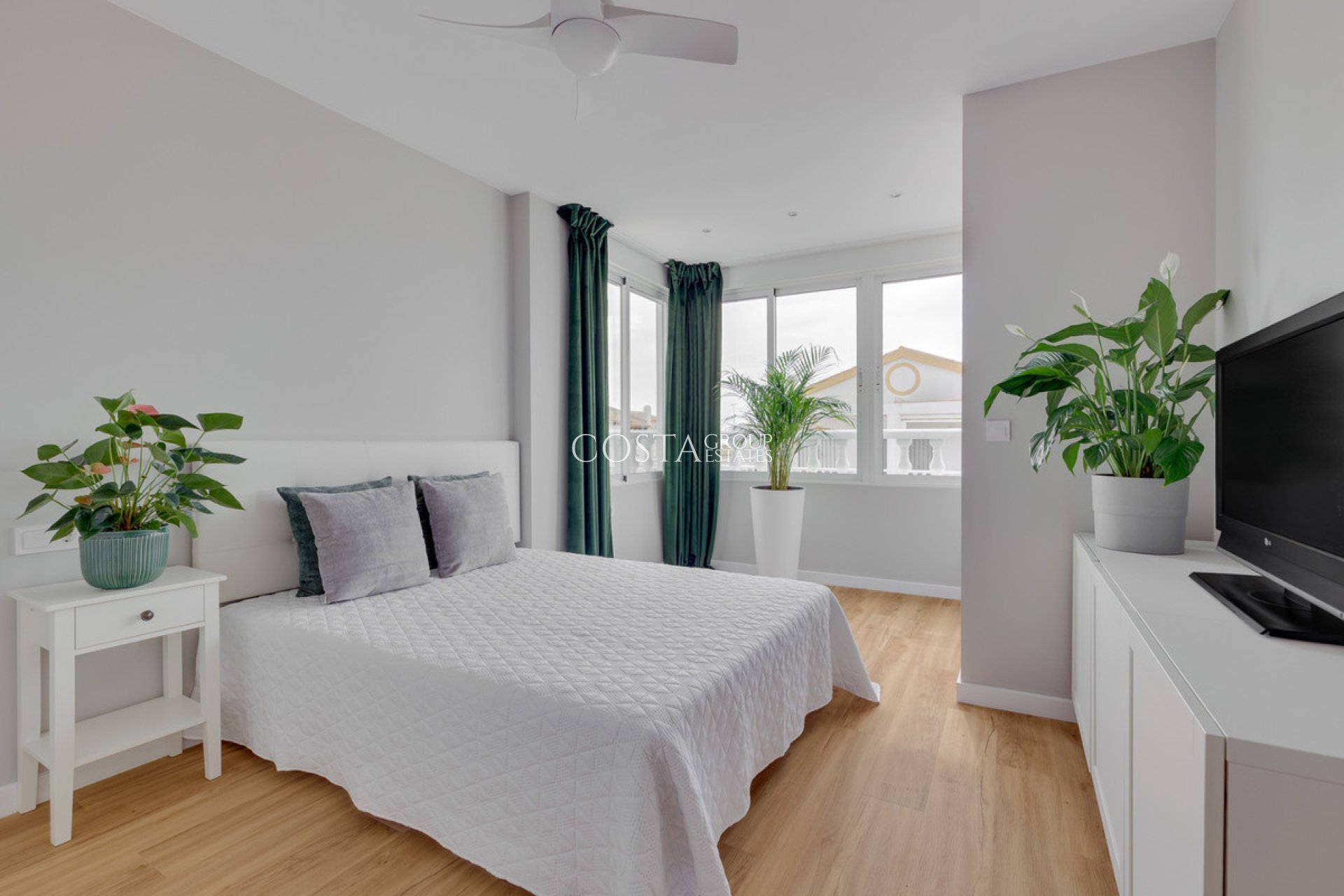 Herverkoop - Huis -
Orihuela Costa