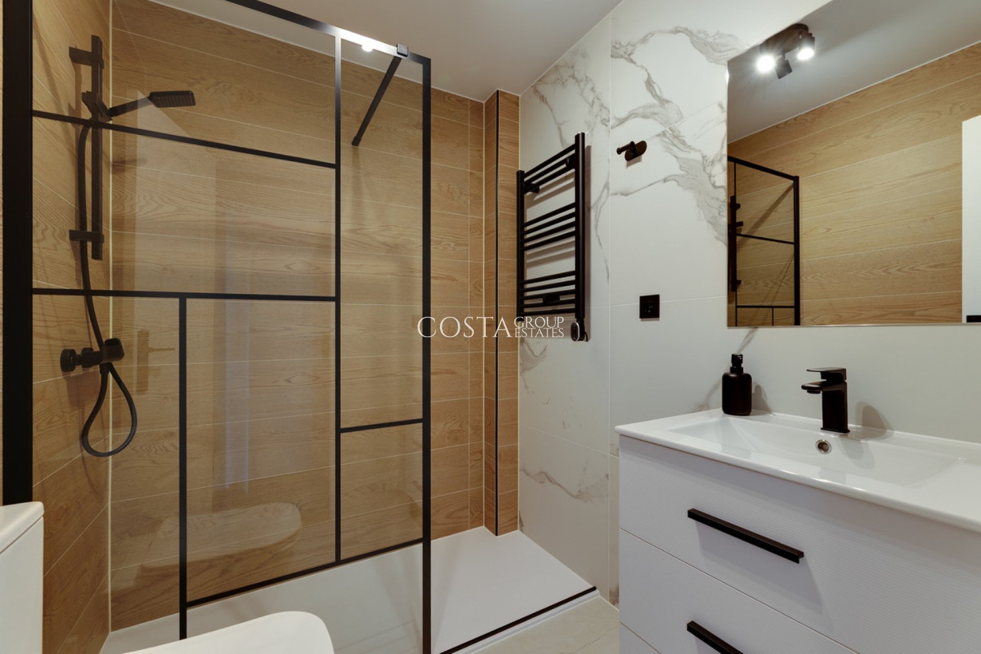 Herverkoop - Huis -
Orihuela Costa