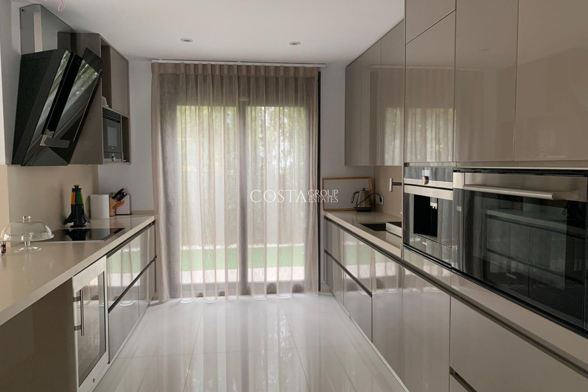 Herverkoop - Huis -
Orihuela Costa