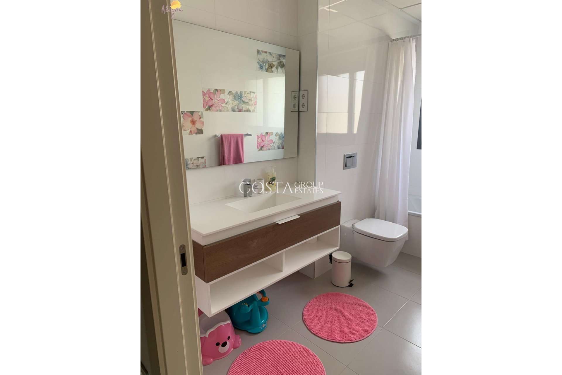 Herverkoop - Huis -
Orihuela Costa