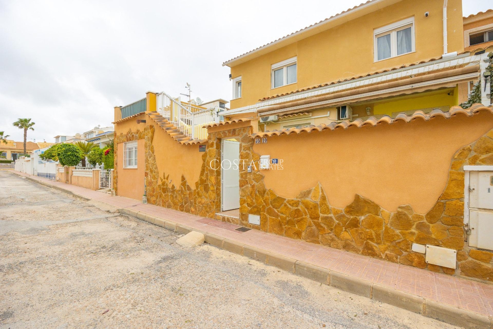 Herverkoop - Huis -
Orihuela - La Florida