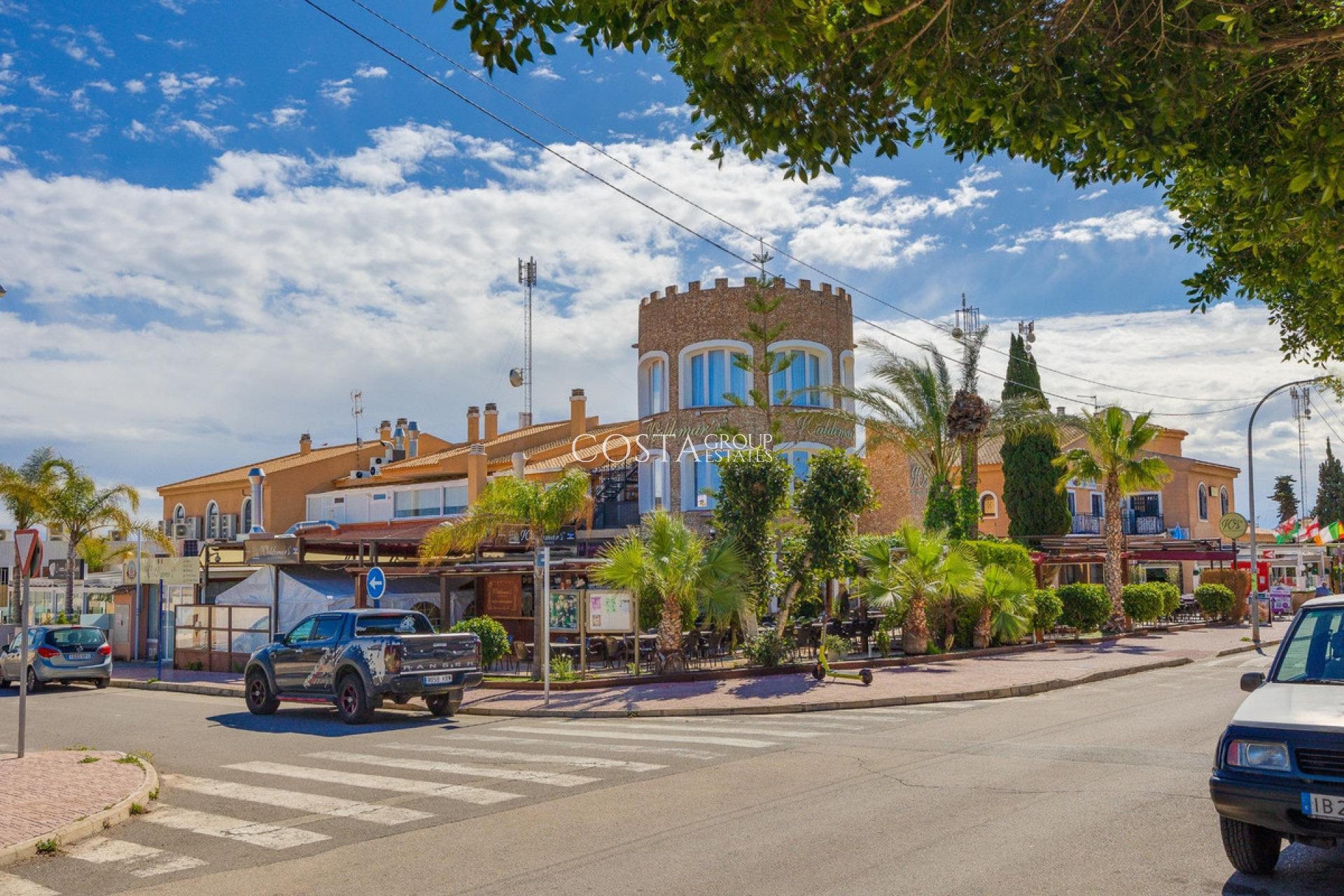 Herverkoop - Huis -
Orihuela - La Florida