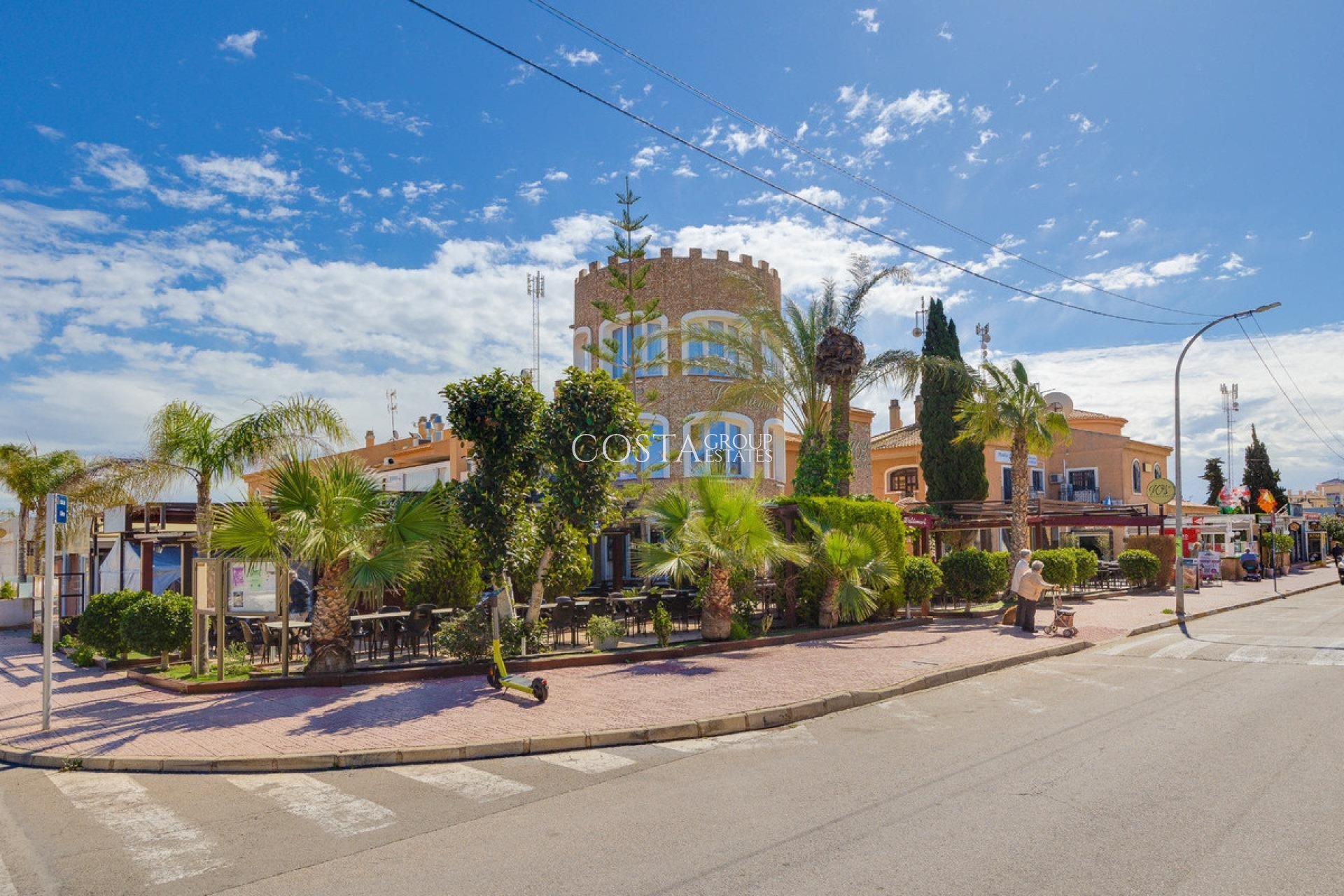Herverkoop - Huis -
Orihuela - La Florida