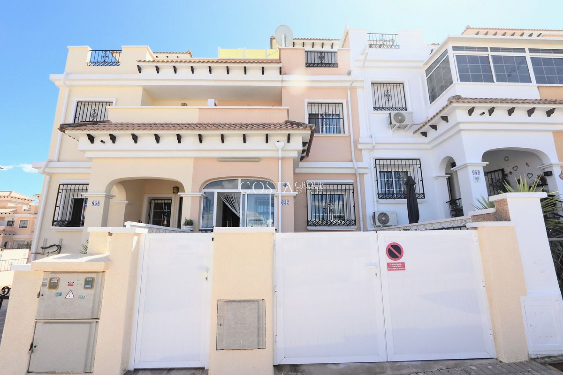 Herverkoop - Huis -
Orihuela - Villamartin