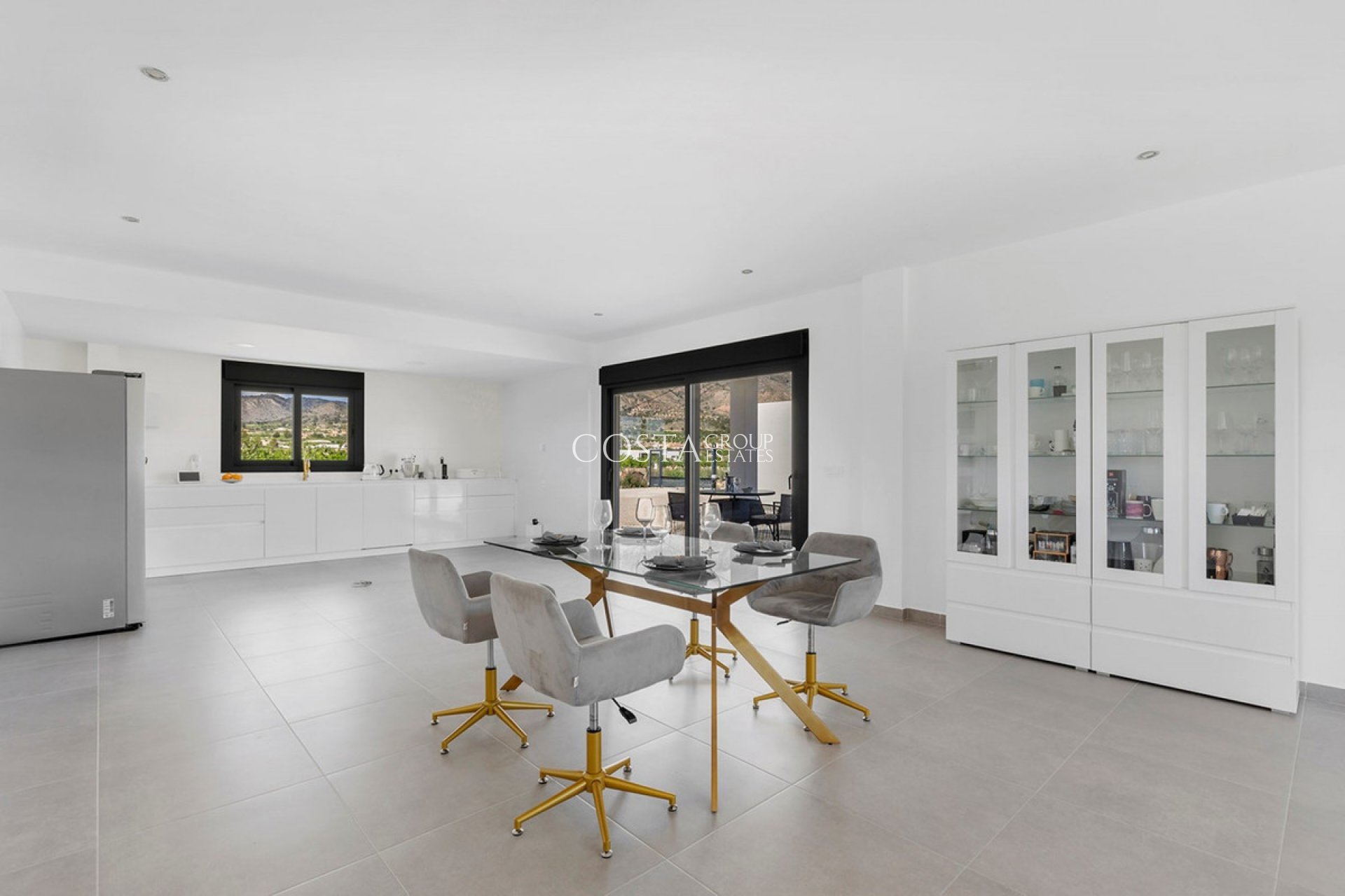 Herverkoop - Villa -
Abanilla - Macisvenda