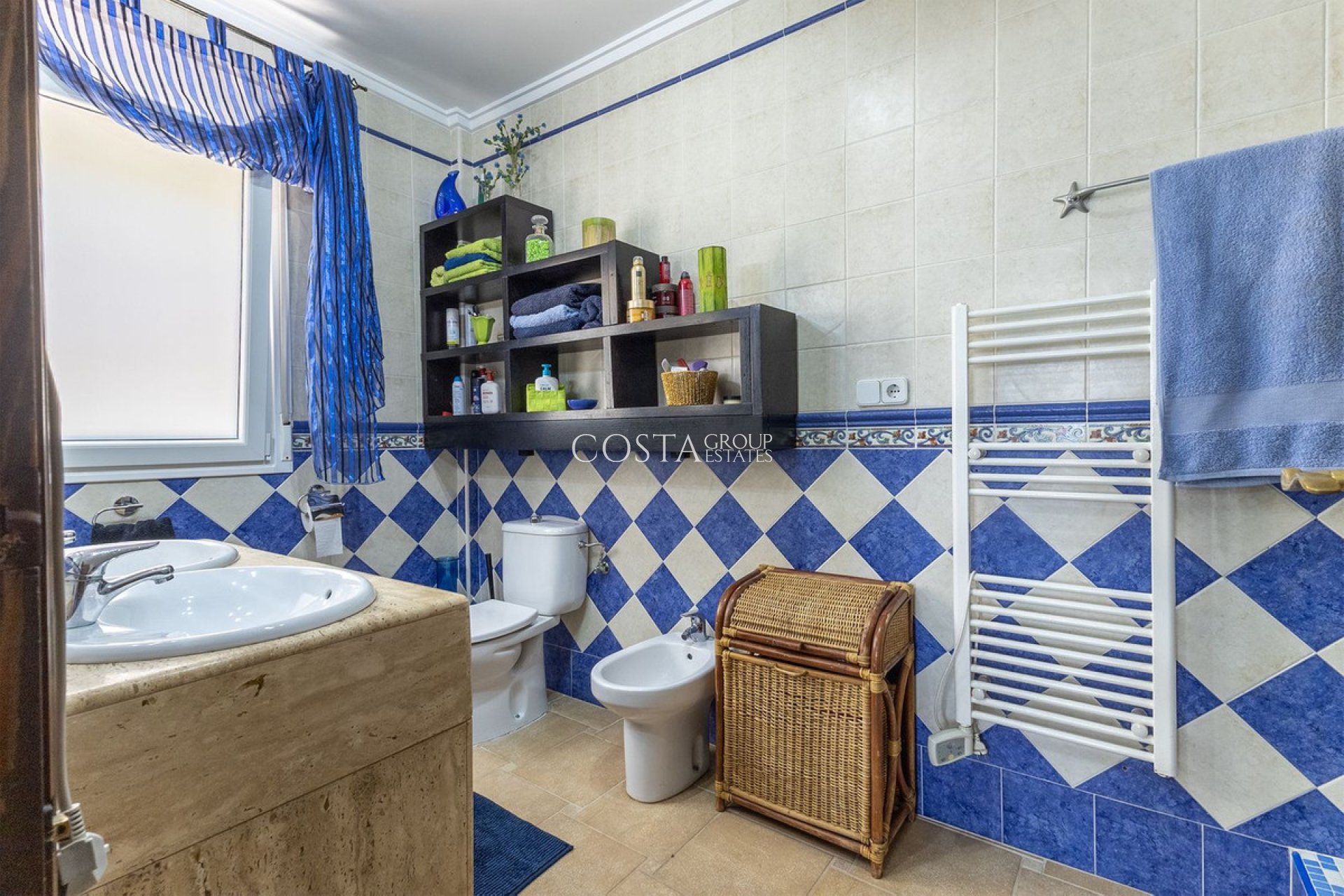 Herverkoop - Villa -
Algorfa