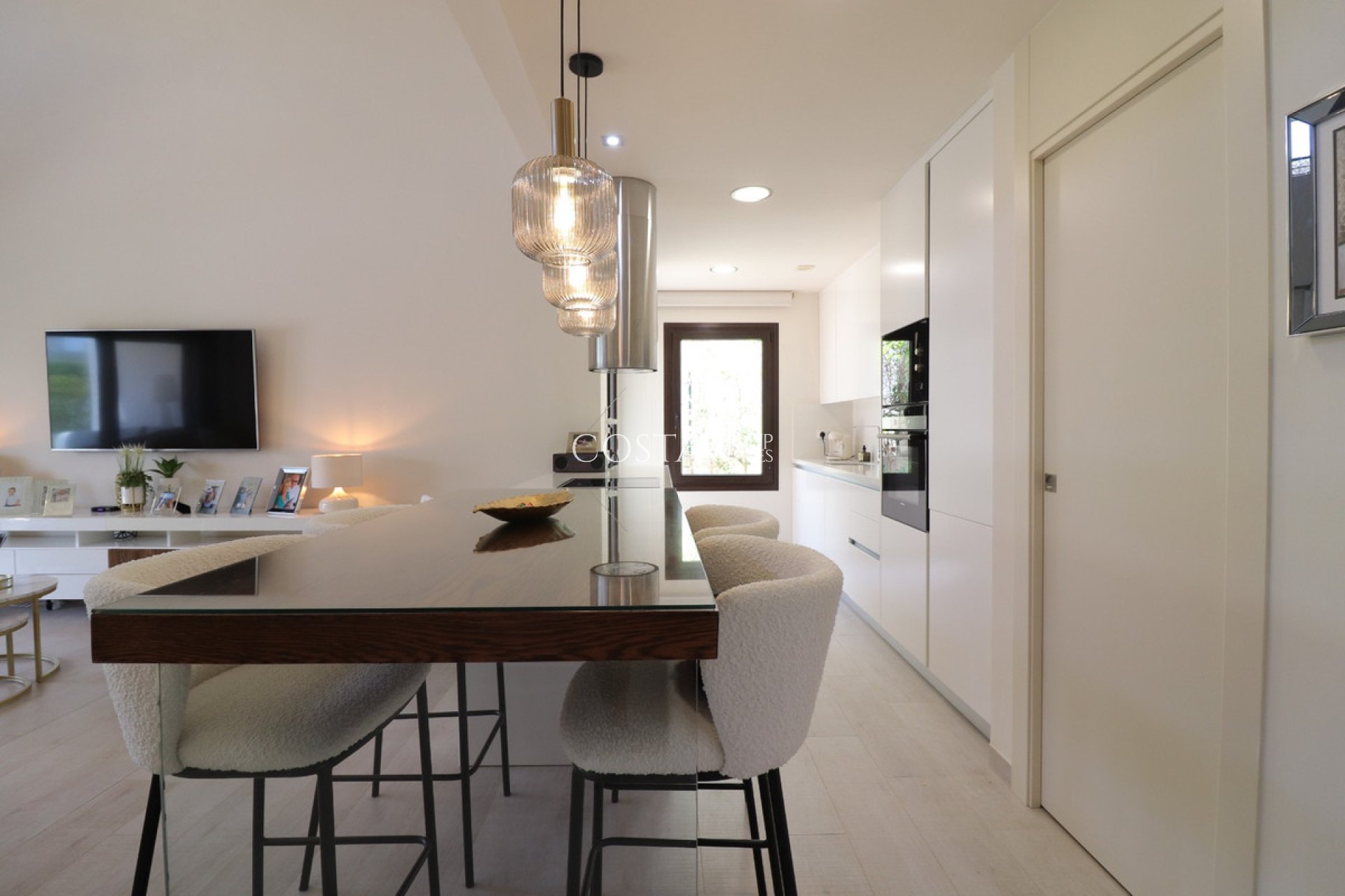 Herverkoop - Villa -
Algorfa