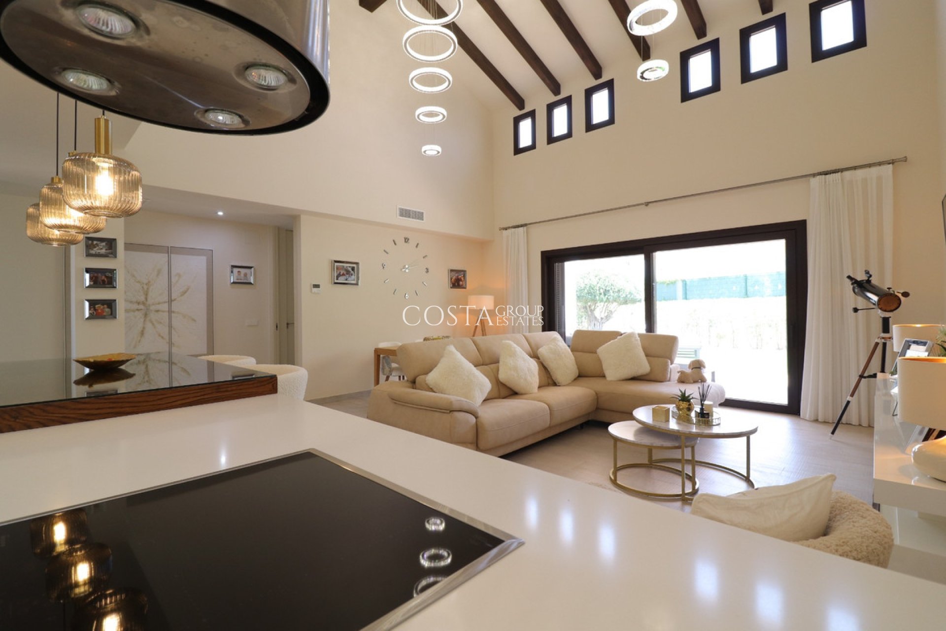 Herverkoop - Villa -
Algorfa