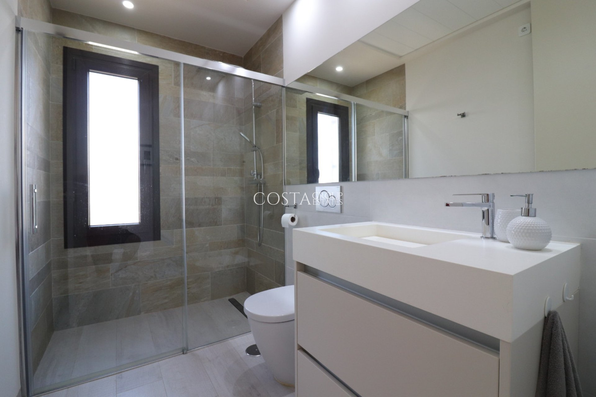 Herverkoop - Villa -
Algorfa