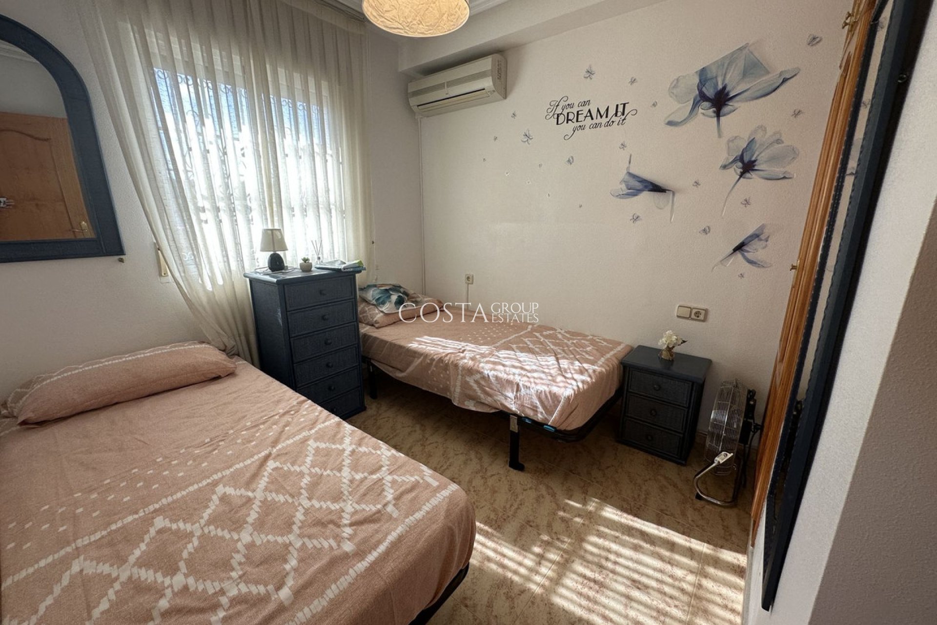 Herverkoop - Villa -
Alicante - Alicante Centro