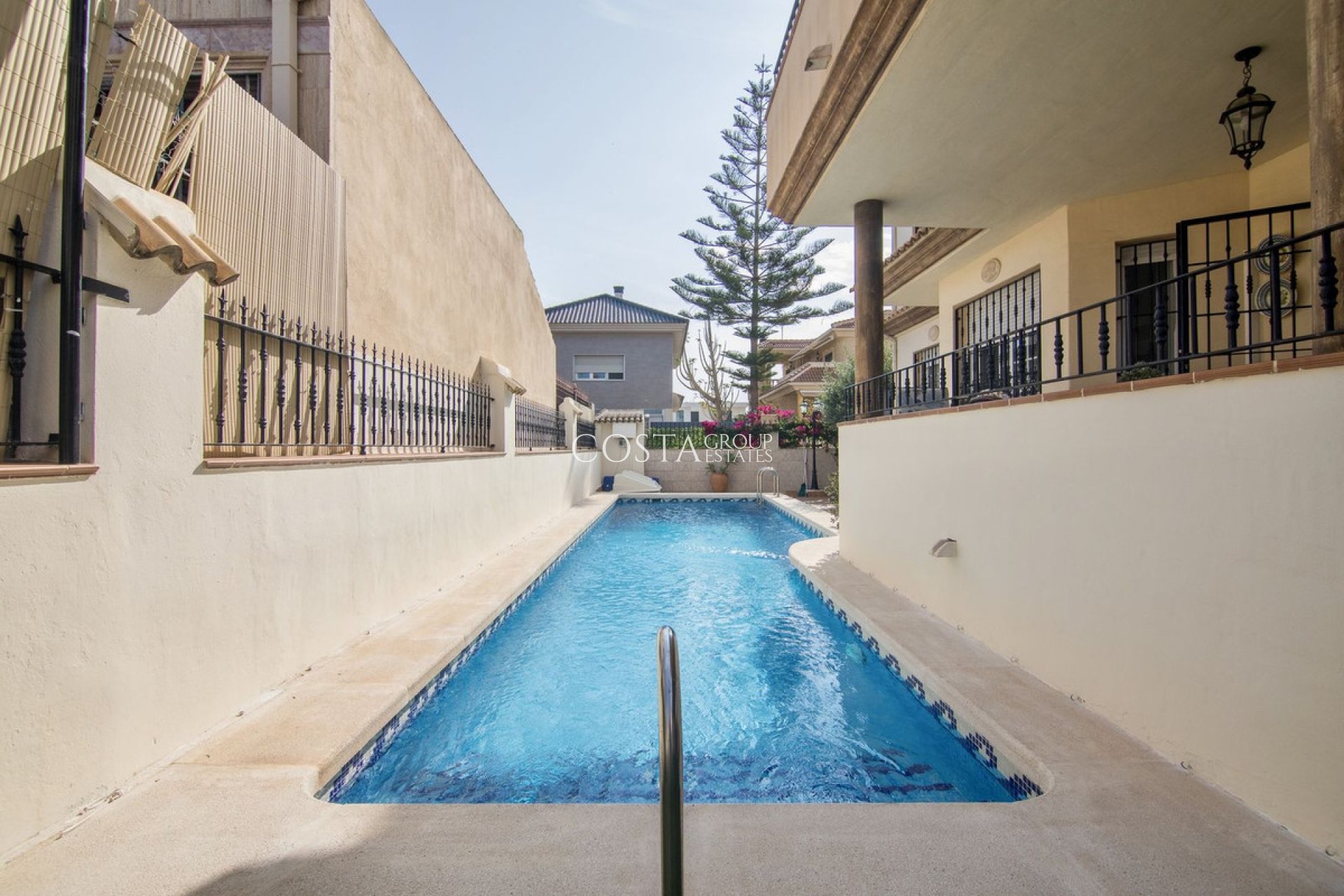 Herverkoop - Villa -
Almoradí - Almoradi Centro