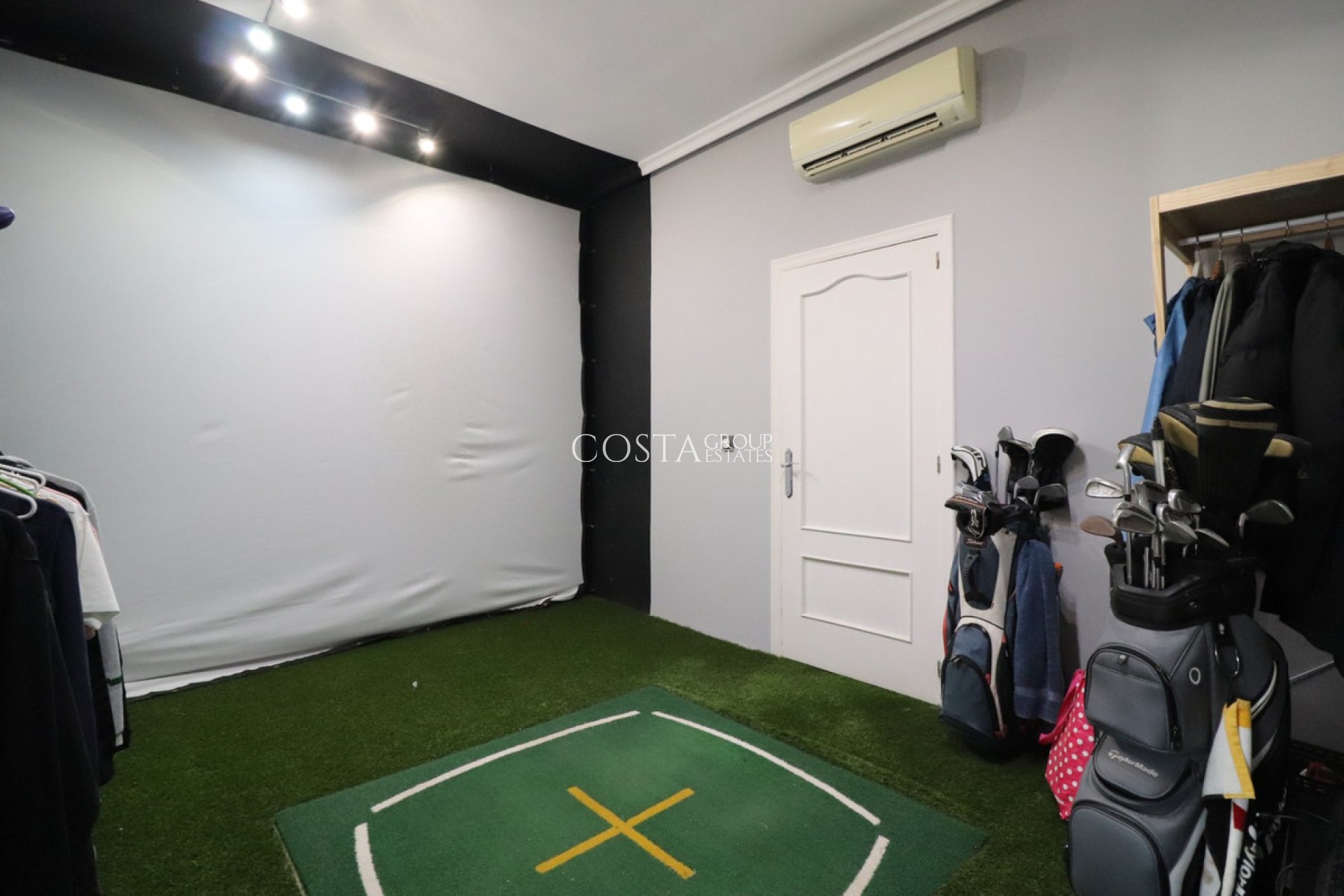 Herverkoop - Villa -
Almoradí - Heredades