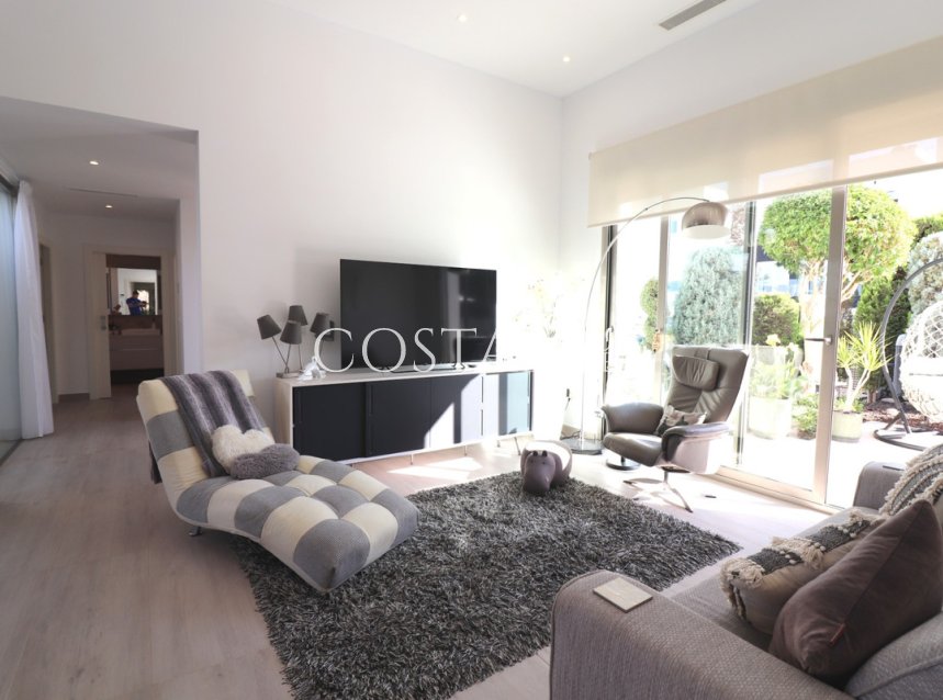 Herverkoop - Villa -
Benijofar