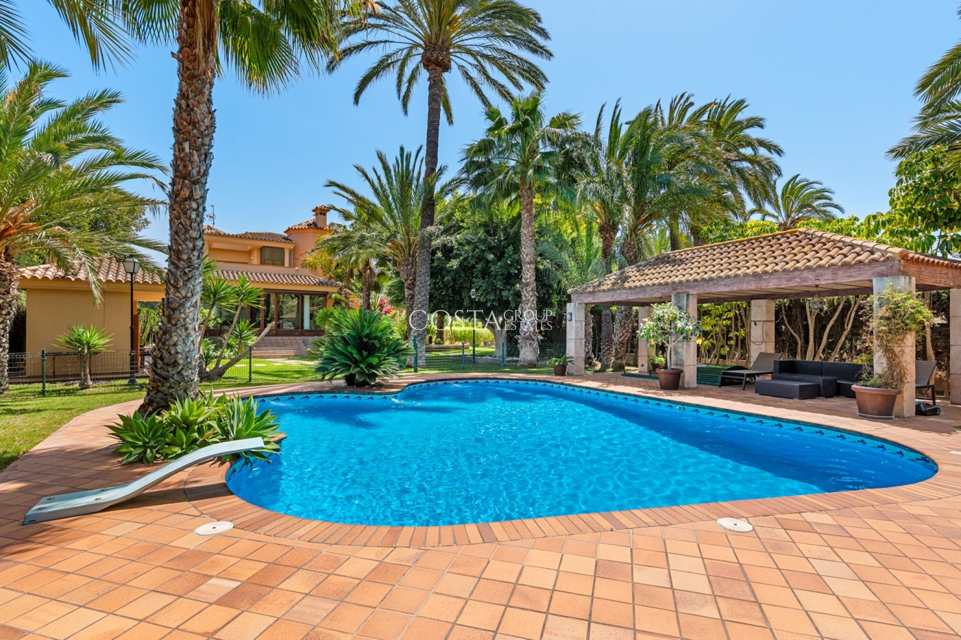 Herverkoop - Villa -
Elche