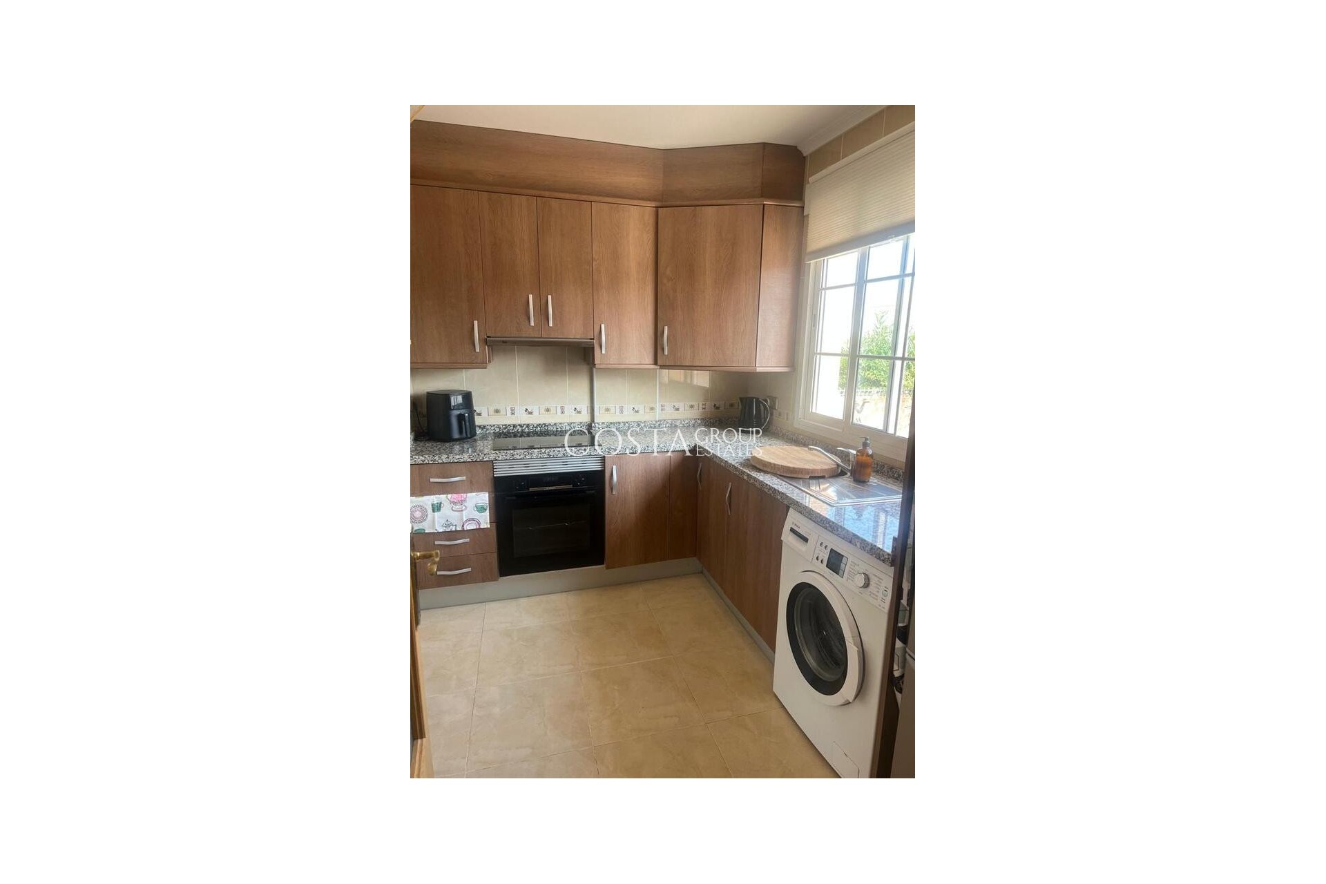 Herverkoop - Villa -
Fortuna - El Reloj