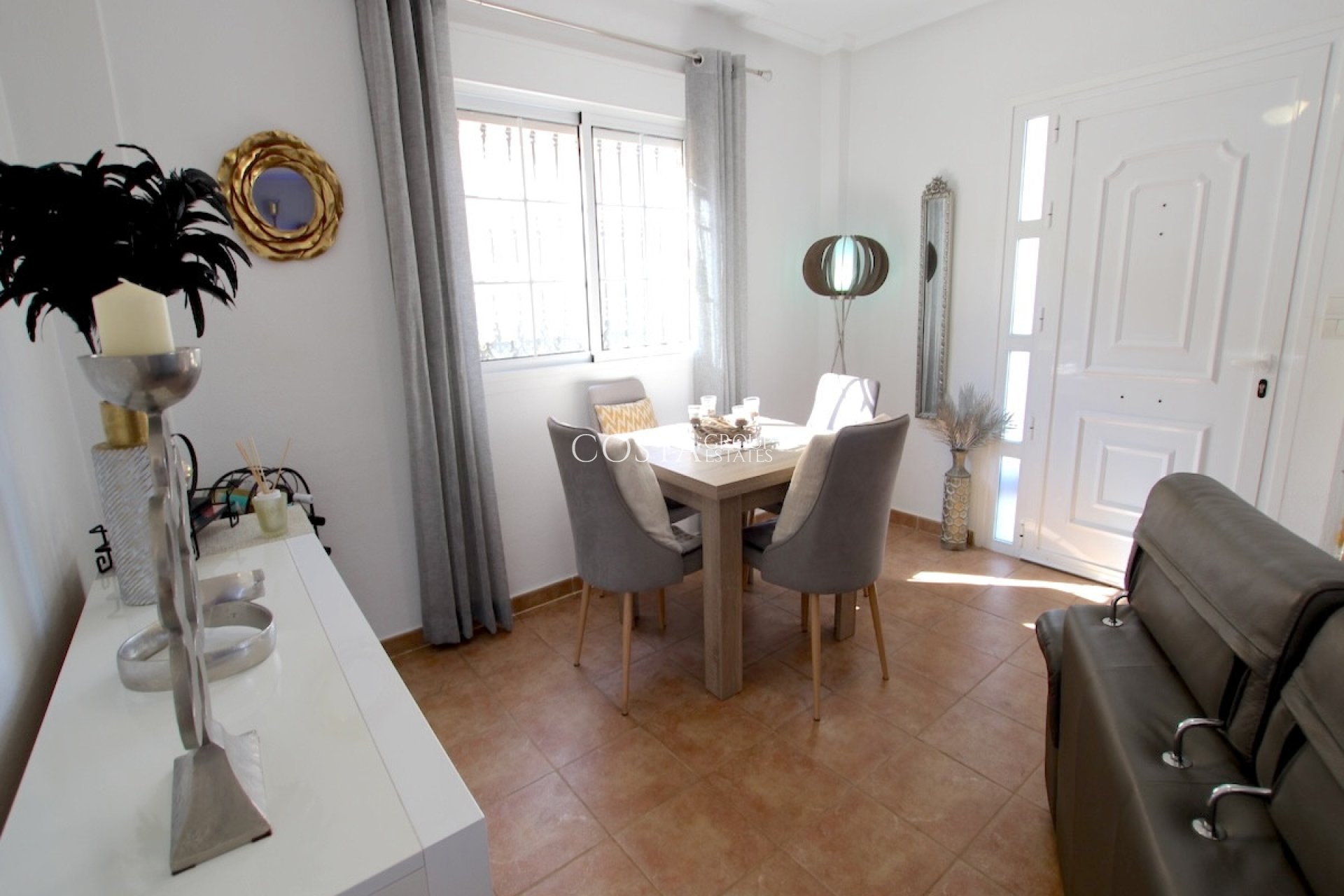 Herverkoop - Villa -
Guardamar del Segura - Guardamar del Segura Centro