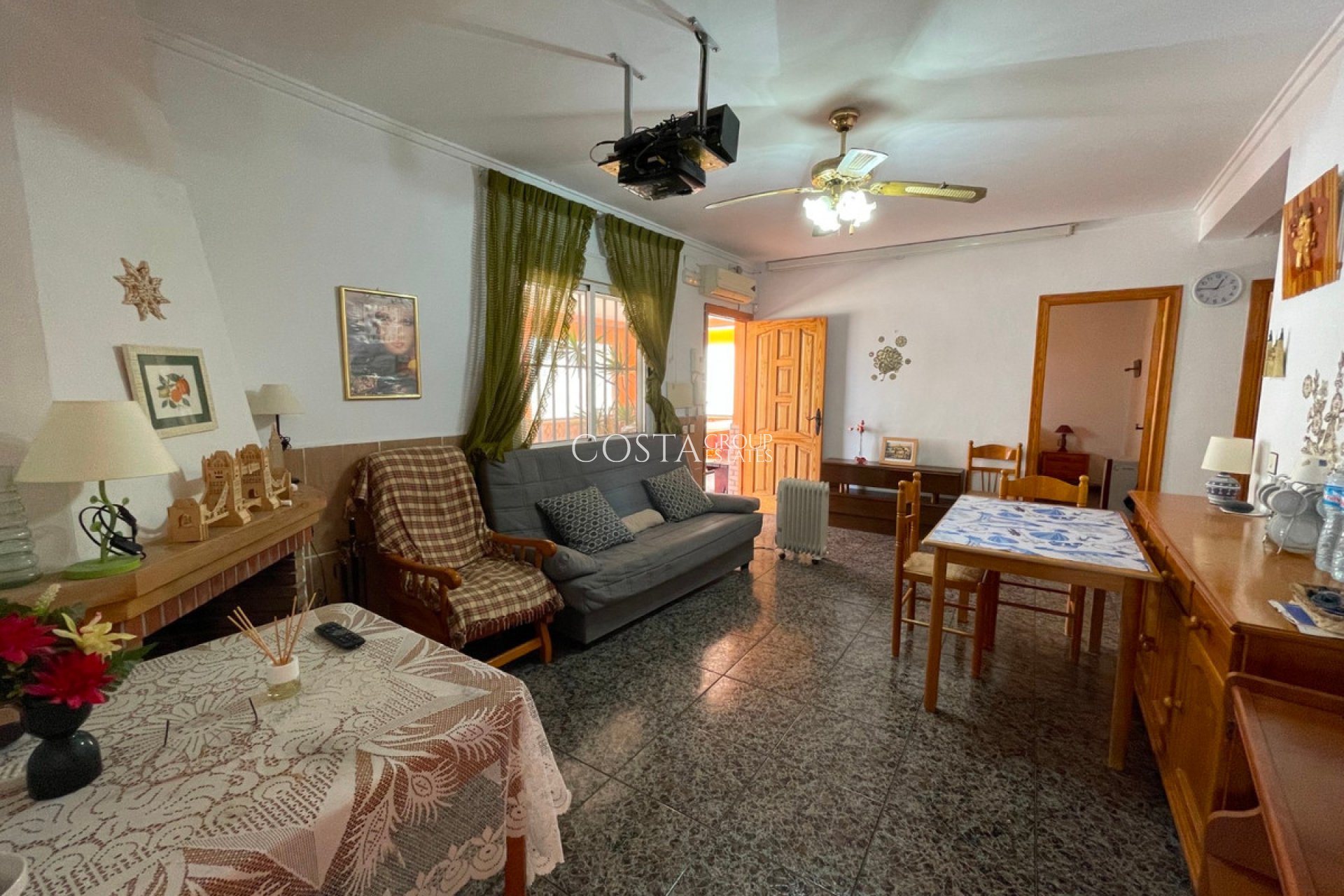 Herverkoop - Villa -
Guardamar del Segura - Guardamar del Segura Centro