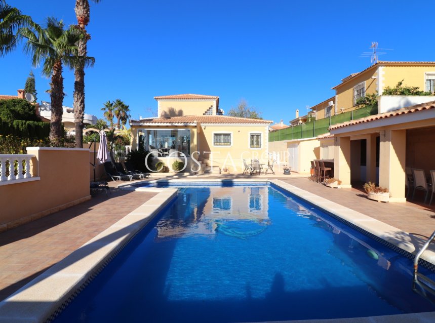 Herverkoop - Villa -
La Marina - La Escuera