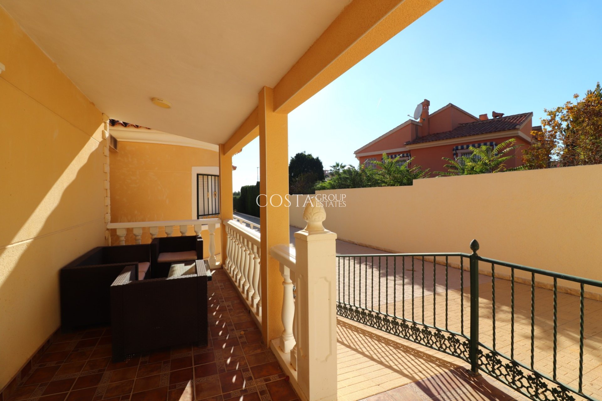Herverkoop - Villa -
La Marina - La Escuera