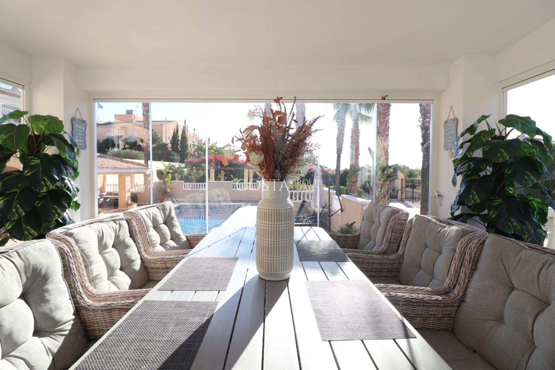 Herverkoop - Villa -
La Marina - La Escuera