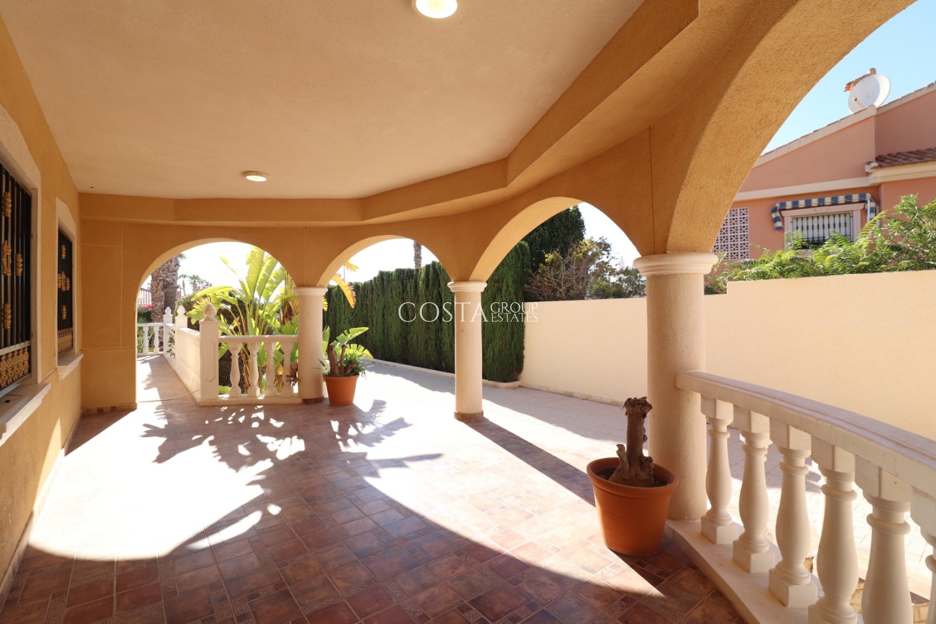 Herverkoop - Villa -
La Marina - La Escuera