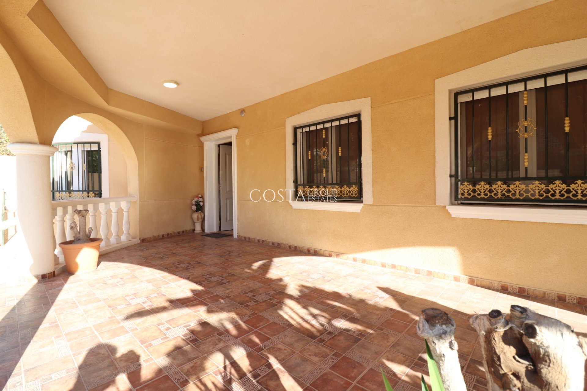Herverkoop - Villa -
La Marina - La Escuera