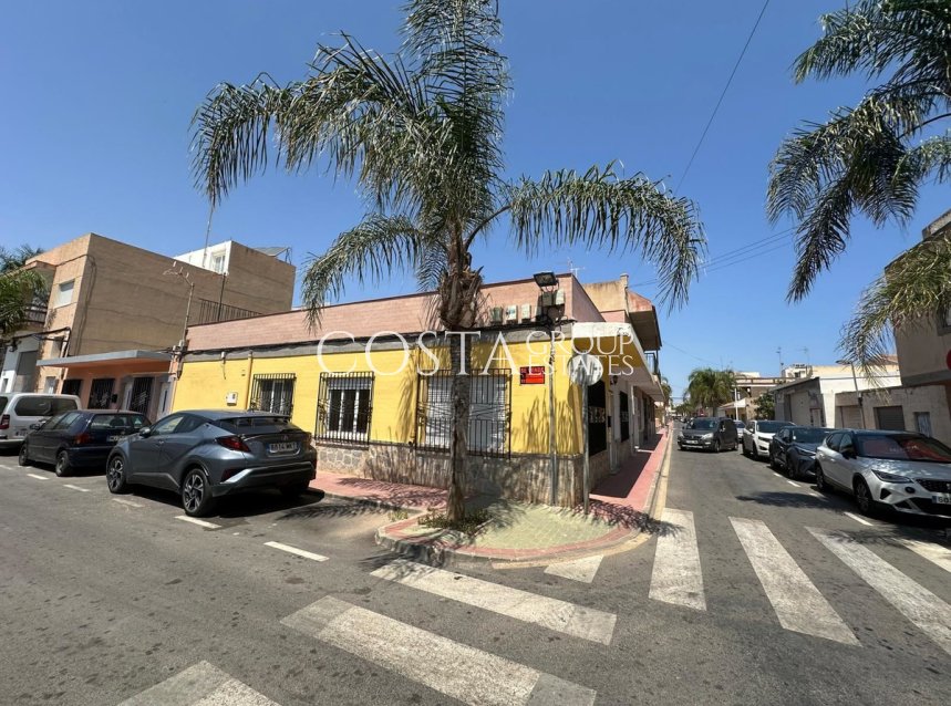 Herverkoop - Villa -
Los Alcazares - Los Alcazares Centro