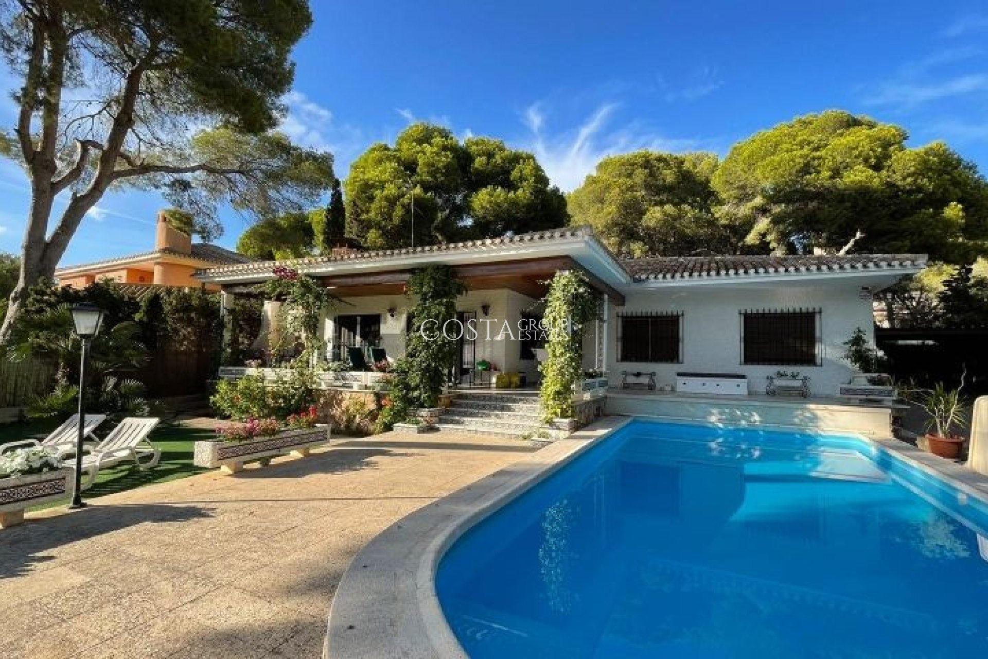 Herverkoop - Villa -
Orihuela - Campoamor