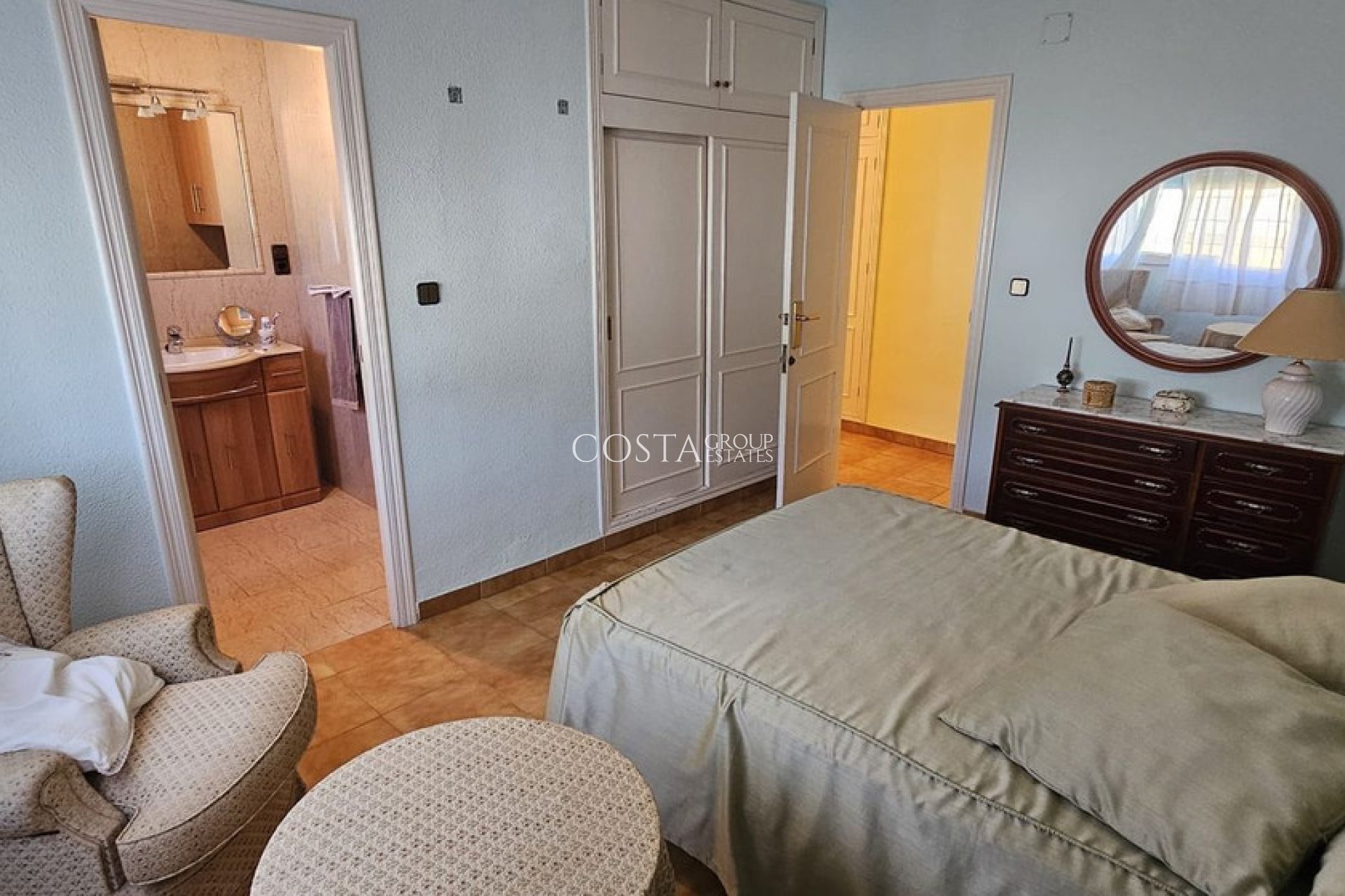 Herverkoop - Villa -
Orihuela - Campoamor