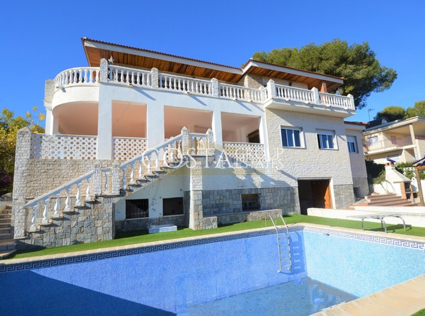 Herverkoop - Villa -
Orihuela - Campoamor