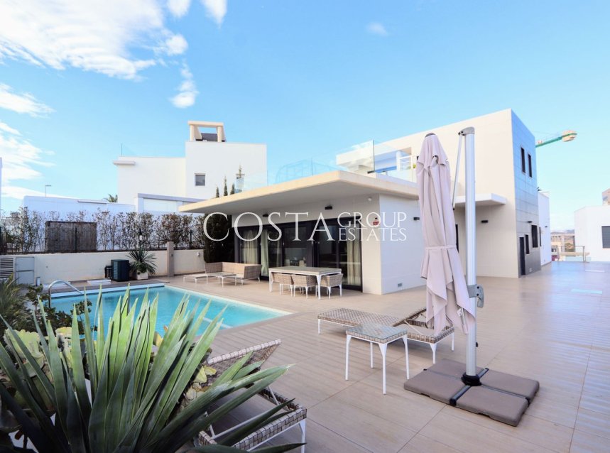 Herverkoop - Villa -
Orihuela - Campoamor