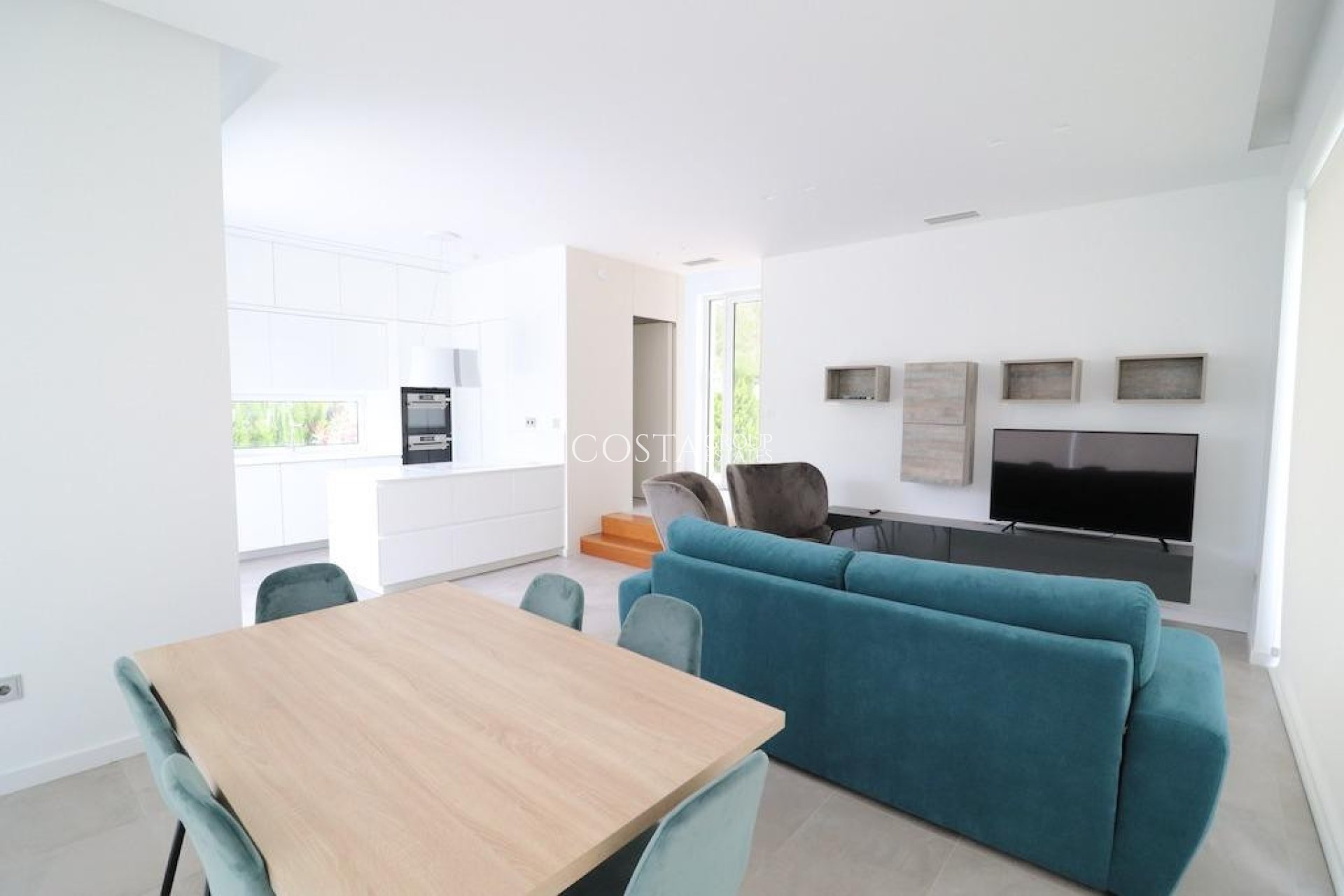 Herverkoop - Villa -
Orihuela - Campoamor