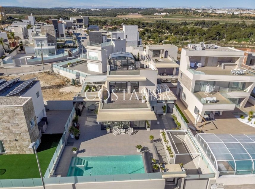 Herverkoop - Villa -
Orihuela - Campoamor