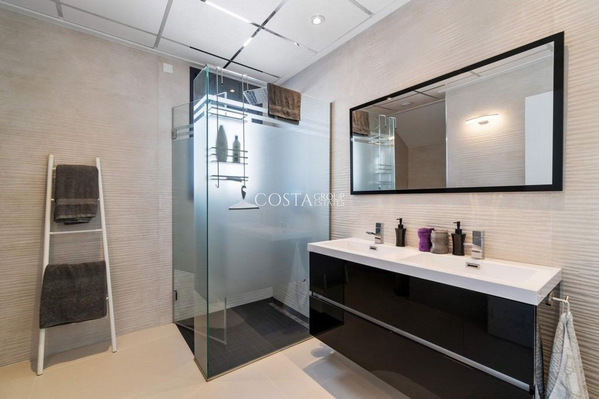 Herverkoop - Villa -
Orihuela - Campoamor