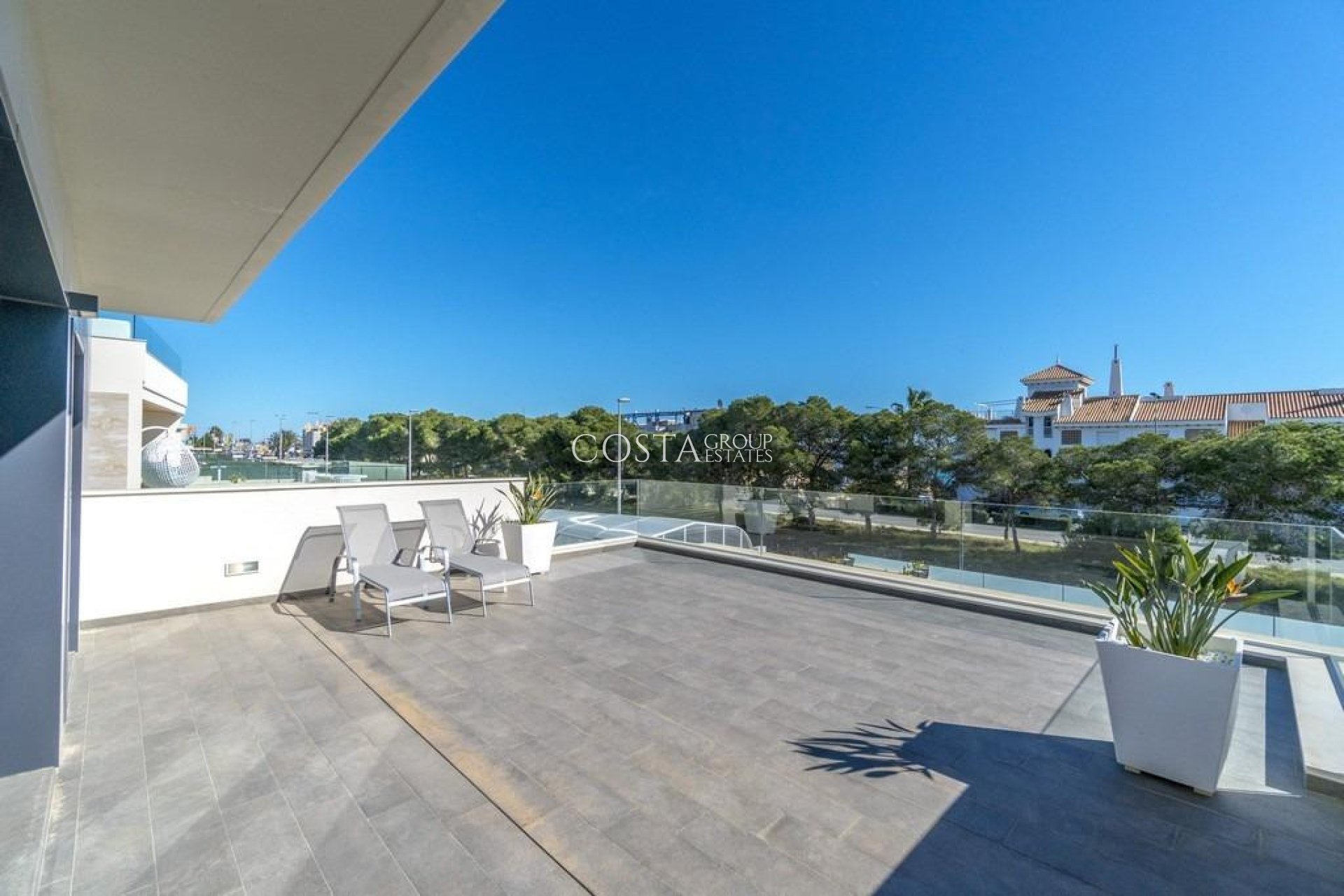 Herverkoop - Villa -
Orihuela - Campoamor