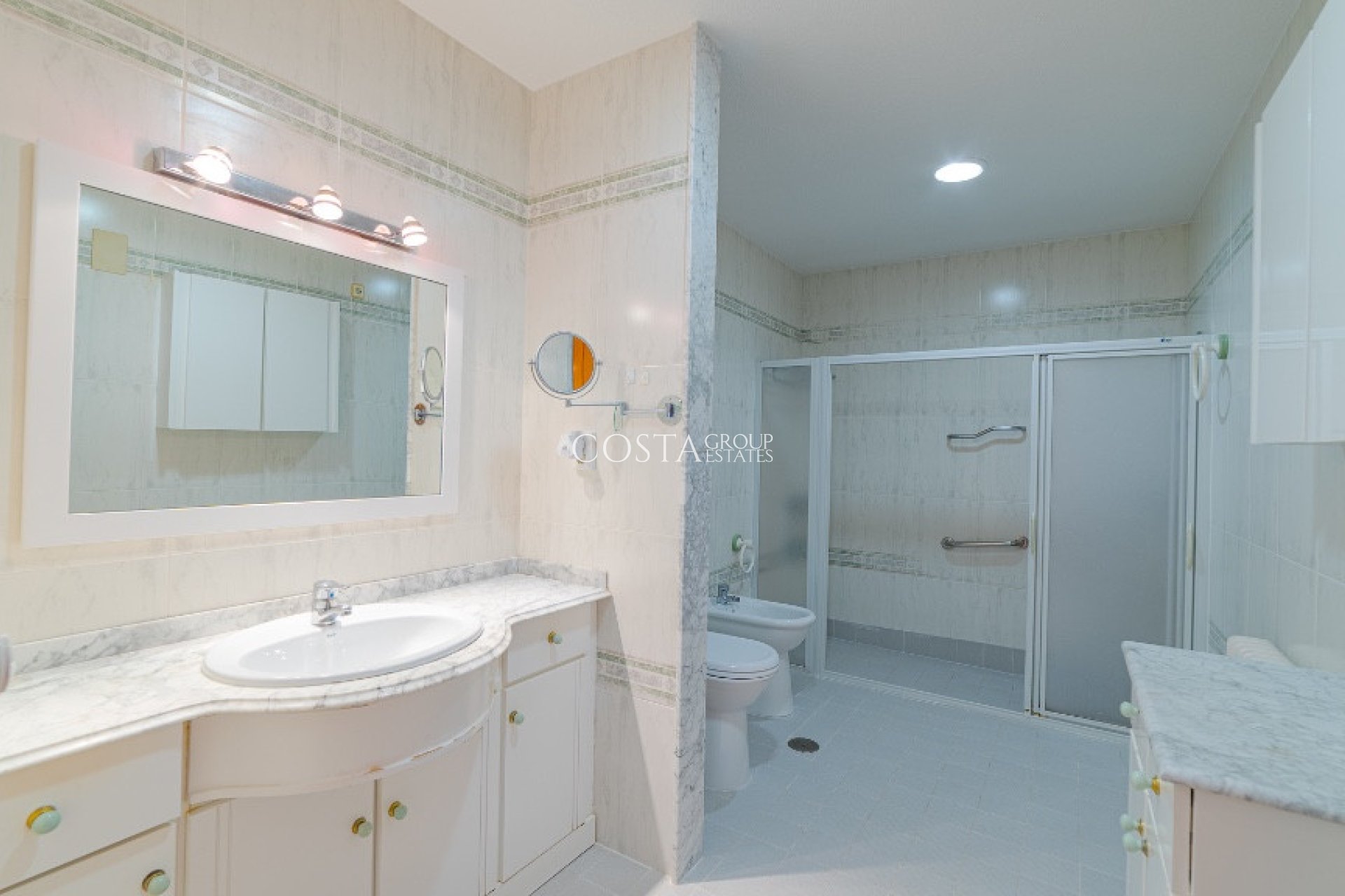 Herverkoop - Villa -
Orihuela Costa - Campoamor