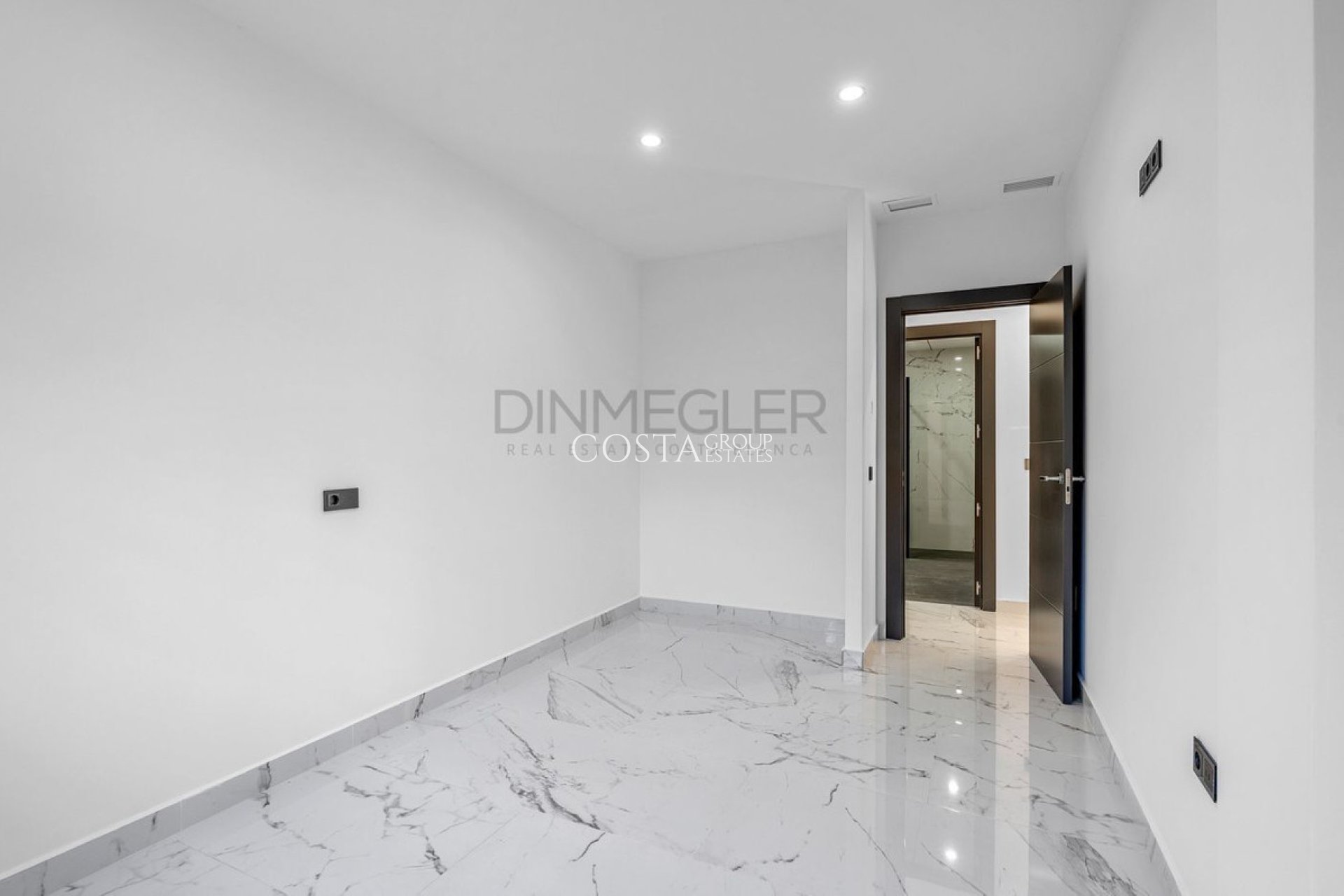 Herverkoop - Villa -
Orihuela Costa - Campoamor