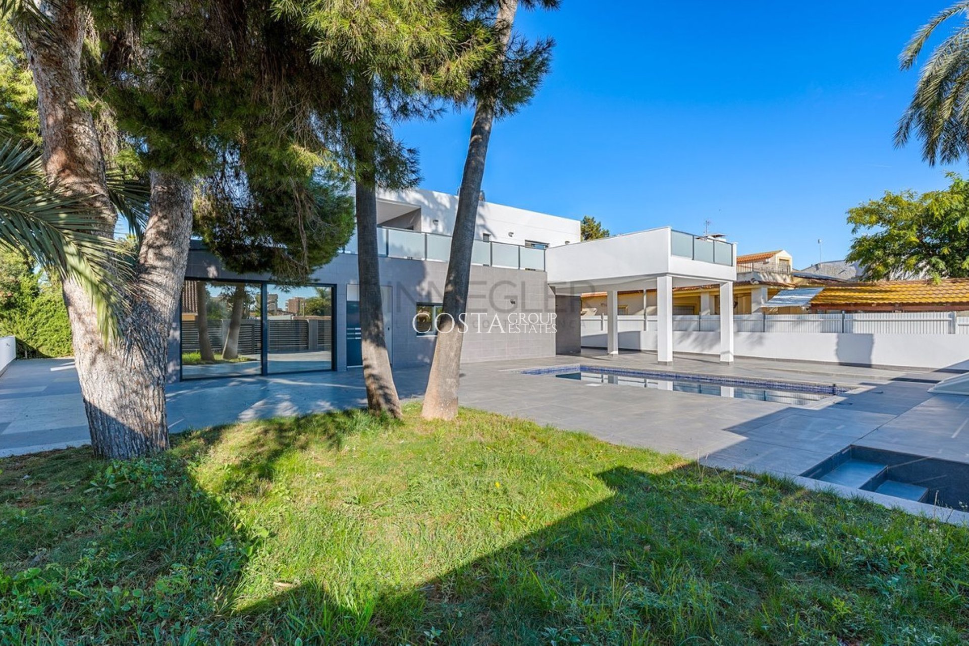 Herverkoop - Villa -
Orihuela Costa - Campoamor