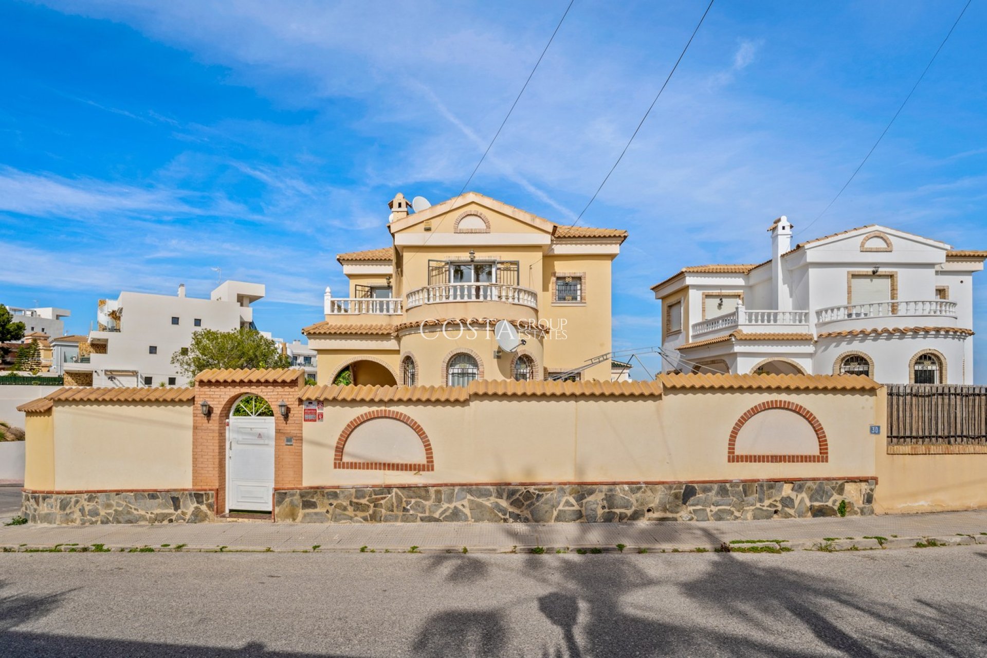 Herverkoop - Villa -
Orihuela Costa - Castillo de Don Juan